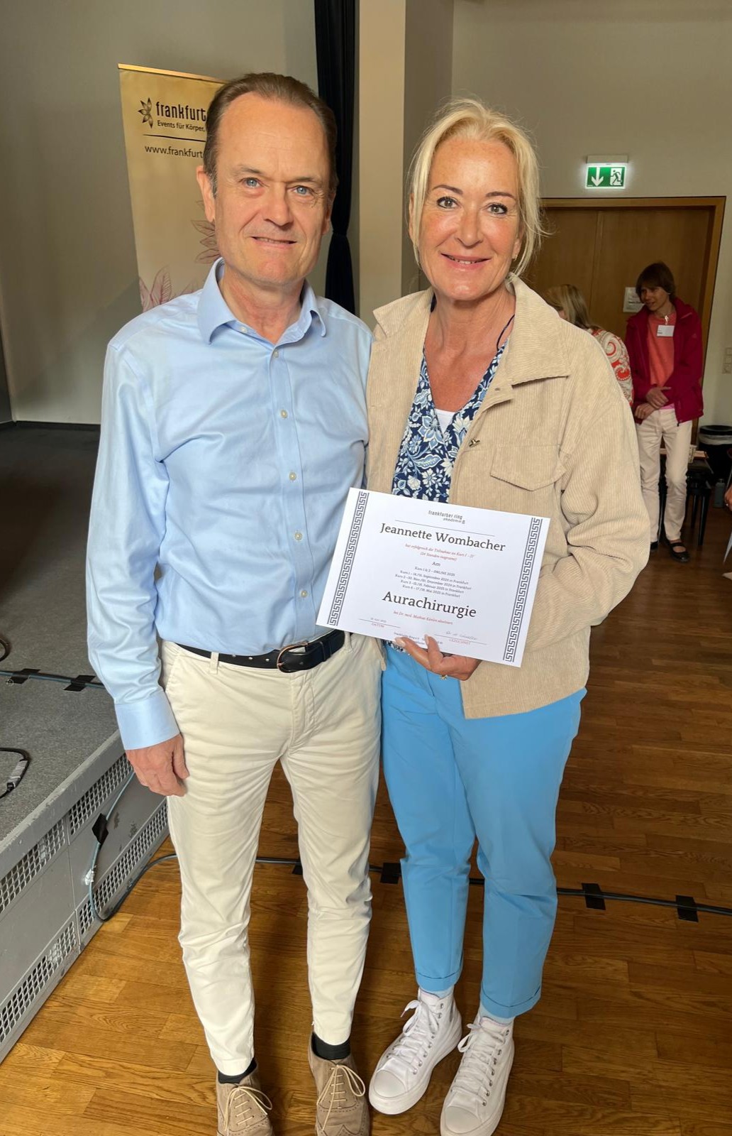 jeannette wombacher und dr. künlen zertifikat Übergabe